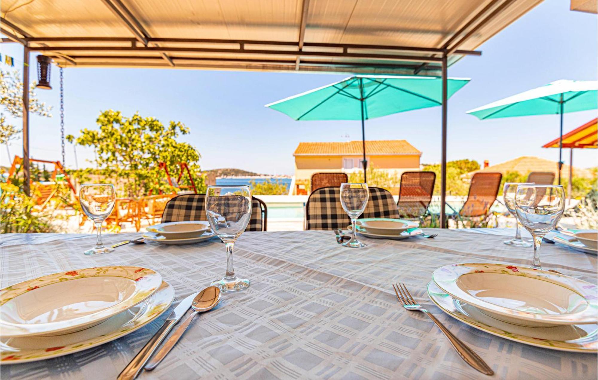 Nice Home In Zatoglav With House Sea View Podglavica Экстерьер фото
